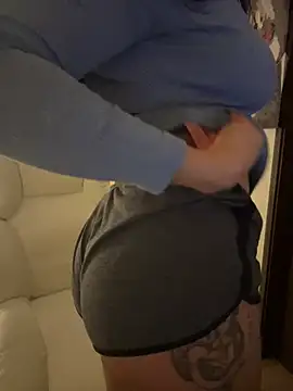 Snapshot of PetitLumiere chatting on 17, 2, 2025 PetitLumiere online show from 17, 2, 2025