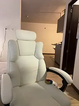 Snapshot of PetitLumiere chatting on 28, 2, 2025 PetitLumiere online show from 28, 2, 2025