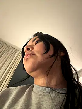 Snapshot of PetitLumiere chatting on 15, 9, 2025 PetitLumiere online show from 15, 9, 2025