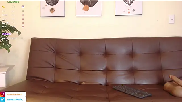 AleezaFrench online show from 8, 3, 2025