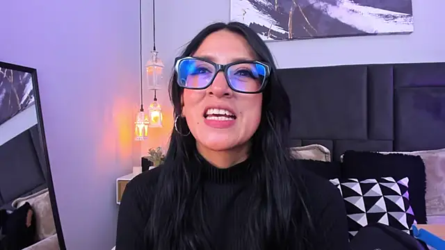 kira moon   online show from 13, 3, 2026