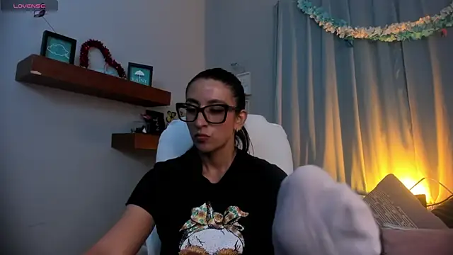 kira moon   online show from 31, 3, 2026