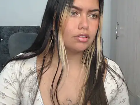 Snapshot of sweetkitty_16 chatting on 8, 4, 2026 sweetkitty 16 online show from 8, 4, 2026