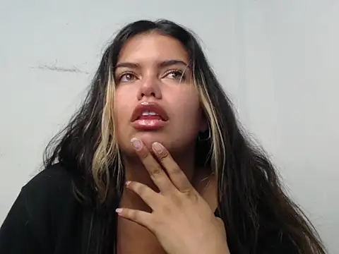 Snapshot of sweetkitty_16 chatting on 2, 6, 2026 sweetkitty 16 online show from 2, 6, 2026