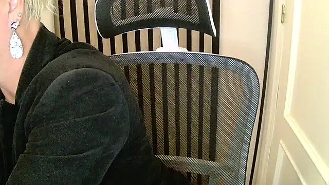 Snapshot of xxNoeliaxx chatting on 27, 11, 2025 xxNoeliaxx online show from 27, 11, 2025