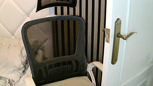 Snapshot of xxNoeliaxx chatting on 4, 12, 2025 xxNoeliaxx online show from 4, 12, 2025