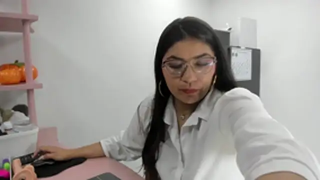 Luna Dumont online show from 13, 10, 2025