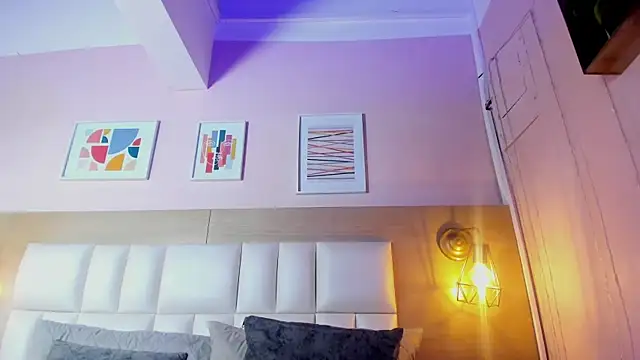 Dollar-girl online show from 3, 3, 2025