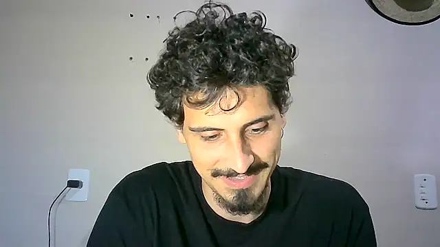 Snapshot of milkoffe chatting on 8, 12, 2024 milkoffe online show from 8, 12, 2024