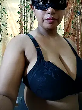 Snapshot of OneDisplay chatting on 8, 12, 2024 OneDisplay online show from 8, 12, 2024