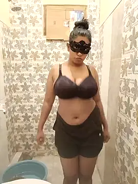 Snapshot of OneDisplay chatting on 8, 12, 2024 OneDisplay online show from 8, 12, 2024