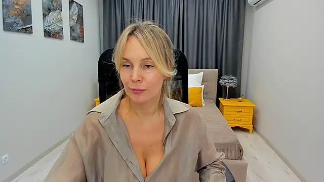 Sinty Devis online show from 20, 2, 2025