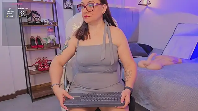 lady nylon  online show from 18, 11, 2025