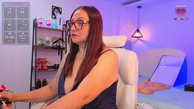 lady nylon  online show from 13, 4, 2026