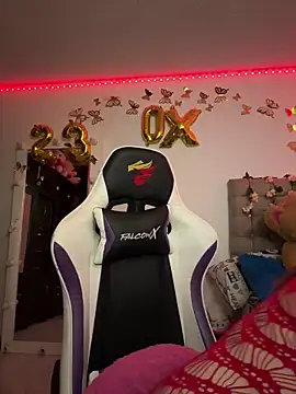 Snapshot of Jullieetta chatting on 5, 3, 2025 Jullieetta online show from 5, 3, 2025