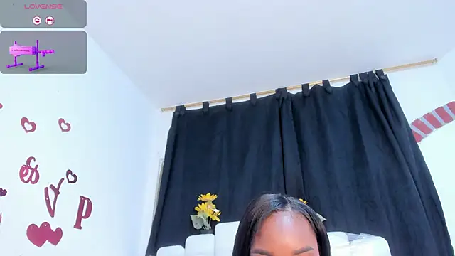 Snapshot of RoxannaBlanche chatting on 24, 3, 2026 RoxannaBlanche online show from 24, 3, 2026