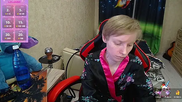 Alexis Gordon online show from 4, 3, 2025