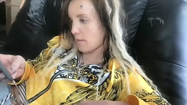 kittycatkendra online show from 25, 2, 2025