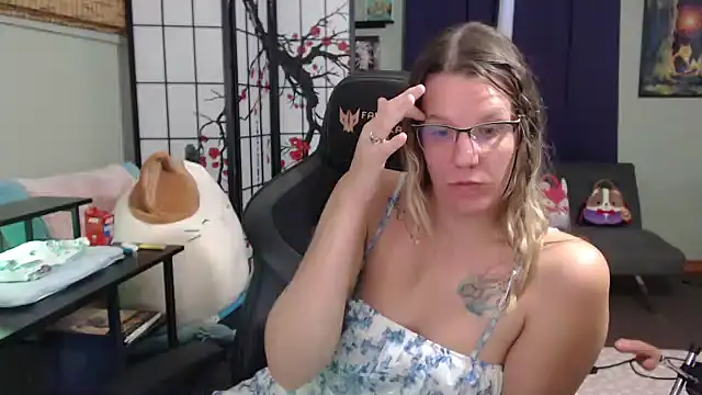 Snapshot of Sarahtineke chatting on 19, 10, 2025 Sarahtineke online show from 19, 10, 2025