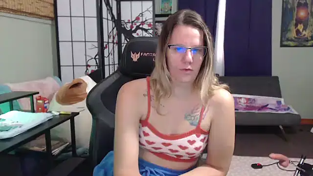 Sarahtineke online show from 24, 10, 2025