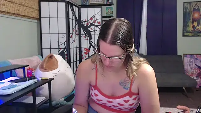 Sarahtineke online show from 27, 10, 2025