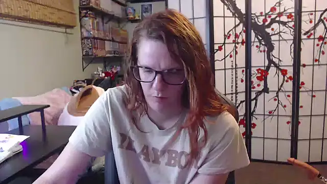 Sarahtineke online show from 20, 4, 2026