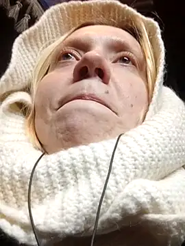 Snapshot of LeraSweet chatting on 15, 12, 2025 LeraSweet online show from 15, 12, 2025