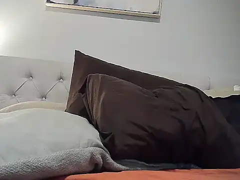 Snapshot of CaramelDipper chatting on 6, 2, 2025 CaramelDipper online show from 6, 2, 2025