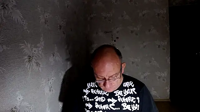 Snapshot of Bossun79 chatting on 4, 10, 2025 Bossun79 online show from 4, 10, 2025