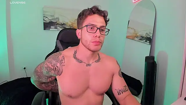 Snapshot of LucianSinclair chatting on 20, 2, 2025 LucianSinclair online show from 20, 2, 2025