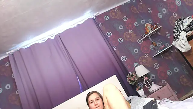 Snapshot of SquirtyAlice chatting on 8, 2, 2025 SquirtyAlice online show from 8, 2, 2025