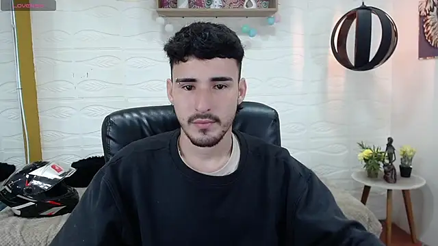 Snapshot of DmitriSanders chatting on 4, 2, 2025 DmitriSanders online show from 4, 2, 2025