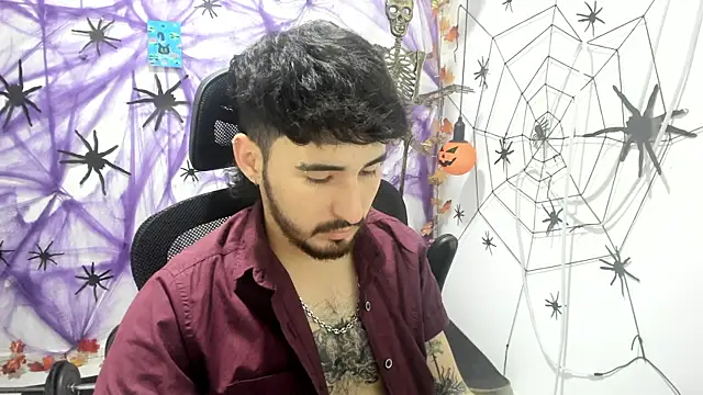 Snapshot of DmitriSanders chatting on 8, 11, 2025 DmitriSanders online show from 8, 11, 2025