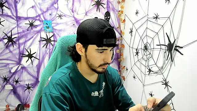 Snapshot of DmitriSanders chatting on 14, 12, 2025 DmitriSanders online show from 14, 12, 2025