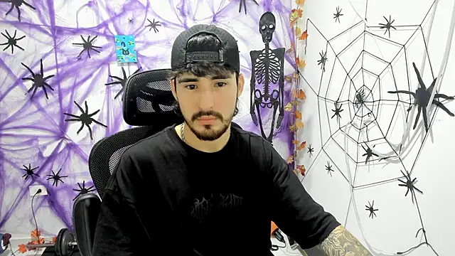 Snapshot of DmitriSanders chatting on 16, 12, 2025 DmitriSanders online show from 16, 12, 2025