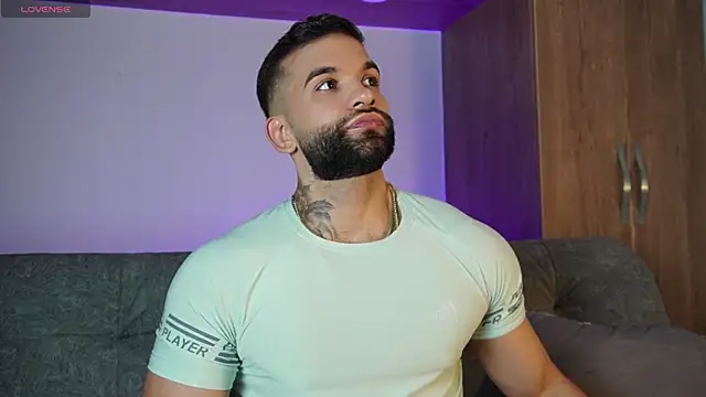 Snapshot of MarkHazze chatting on 4, 11, 2025 MarkHazze online show from 4, 11, 2025