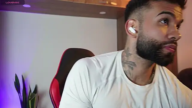 Snapshot of MarkHazze chatting on 7, 11, 2025 MarkHazze online show from 7, 11, 2025