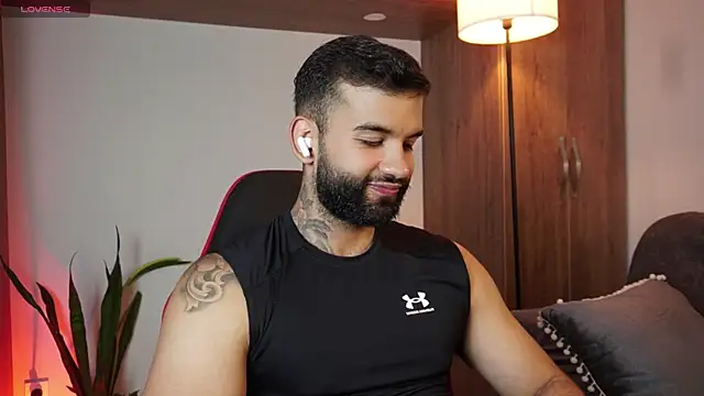 Snapshot of MarkHazze chatting on 11, 11, 2025 MarkHazze online show from 11, 11, 2025