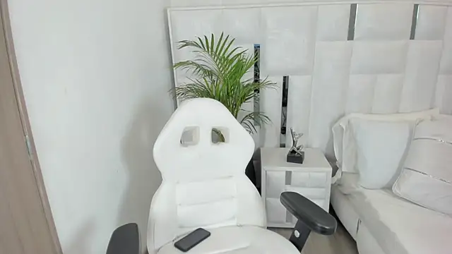 imkrystall online show from 9, 9, 2025