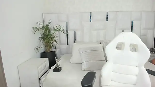 imkrystall online show from 8, 11, 2025