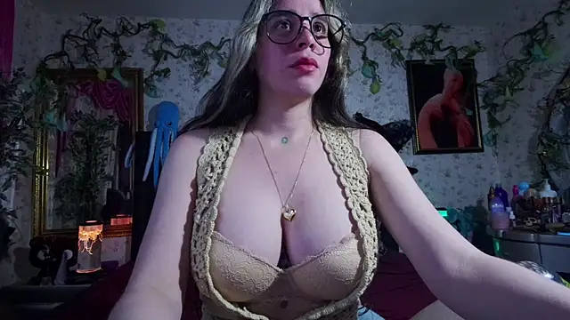 Elizabeth77  online show from 9, 10, 2025