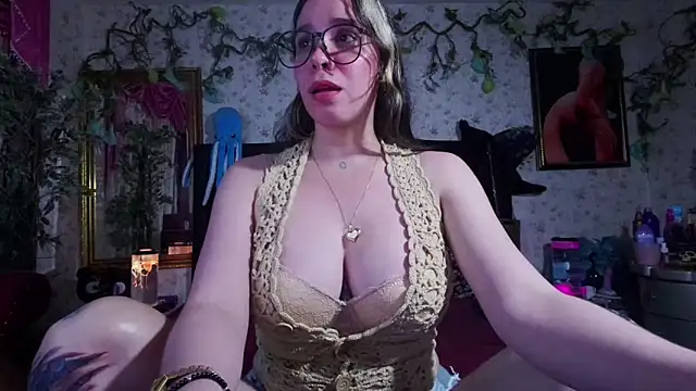 Elizabeth77  online show from 9, 10, 2025