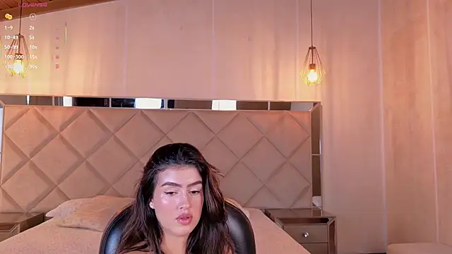 PaulinaSantos  online show from 17, 5, 2026