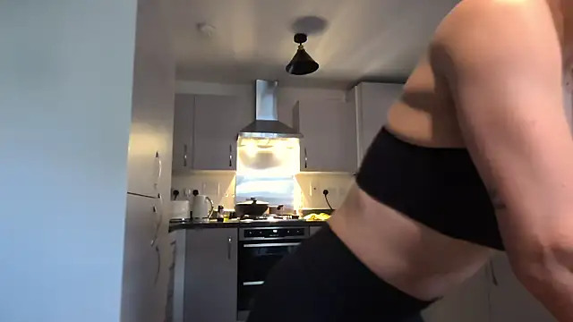 SweetMonicaUK online show from 15, 4, 2026