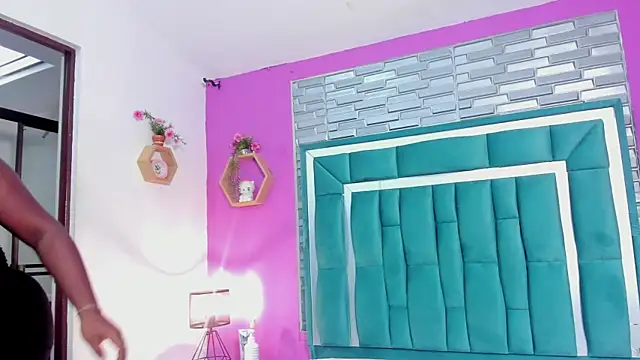 LORENSCOLLINS online show from 4, 10, 2025