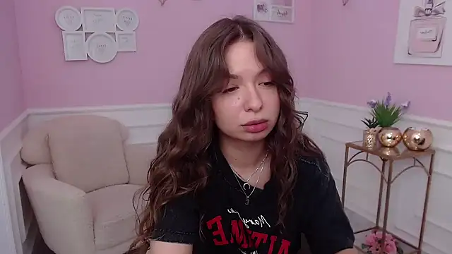 LucySkilar online show from 6, 10, 2025