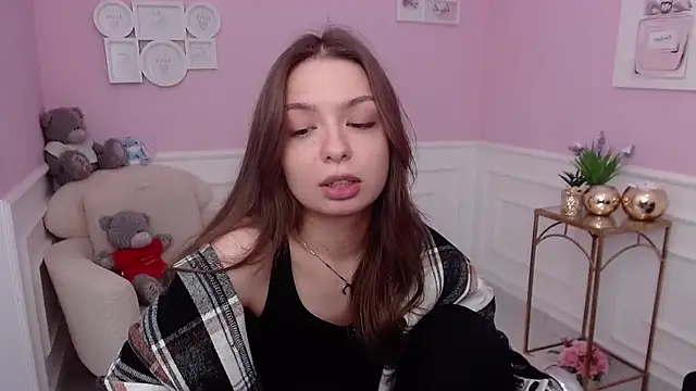 LucySkilar online show from 24, 10, 2025