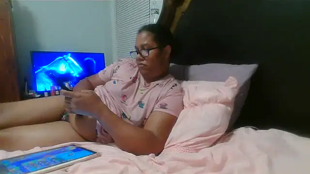 Snapshot of ebonyred chatting on 28, 4, 2026 ebonyred online show from 28, 4, 2026