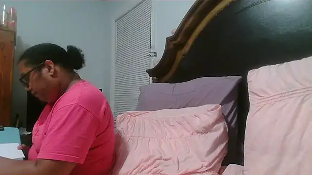 Snapshot of ebonyred chatting on 29, 4, 2026 ebonyred online show from 29, 4, 2026