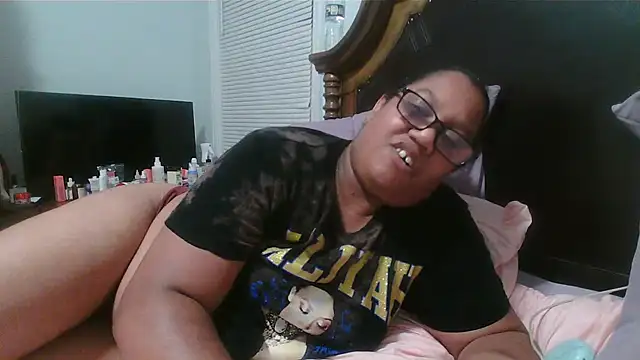 Snapshot of ebonyred chatting on 30, 4, 2026 ebonyred online show from 30, 4, 2026